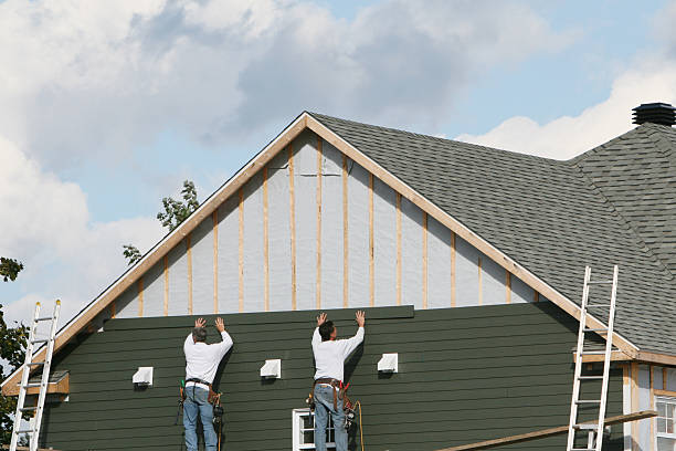 Professional Siding Installation technician working in Radnor, OH